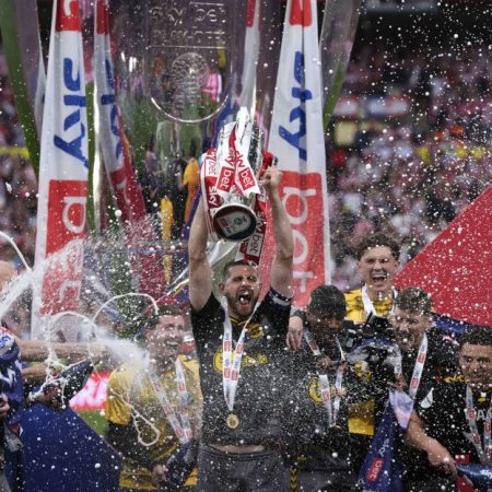 Southampton vượt mặt Leeds thắng “trận cầu giá trị nhất thế giới”