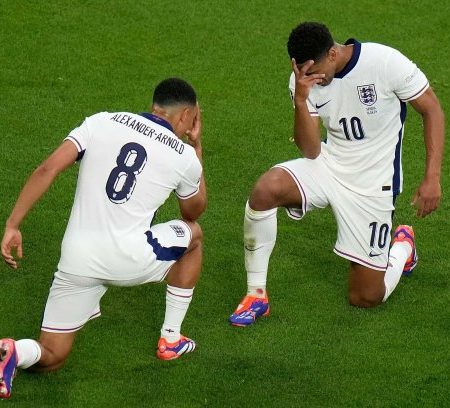 Bellingham giúp Anh đại thắng trận đầu ra quân Euro